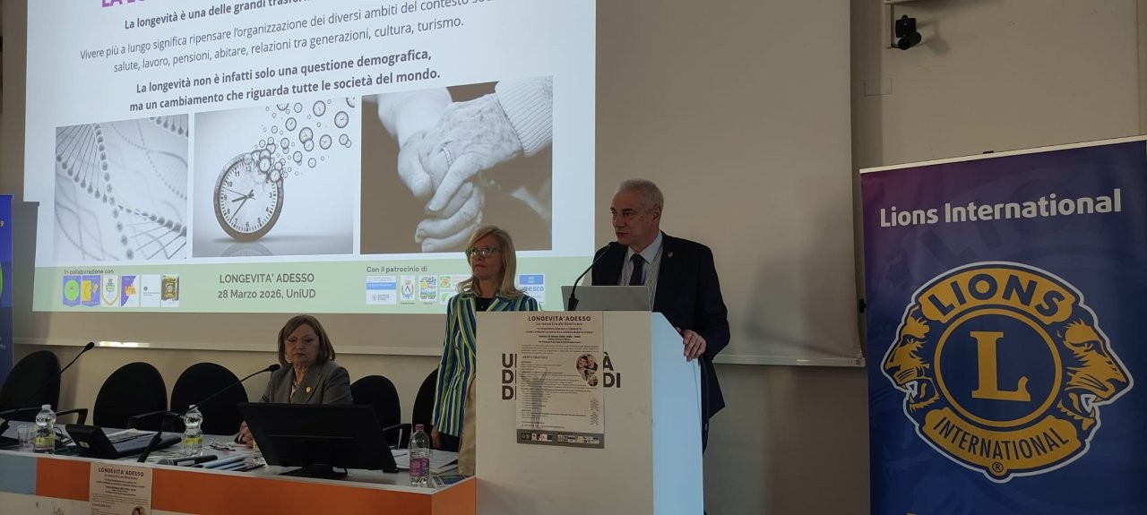 Relatore durante la presentazione